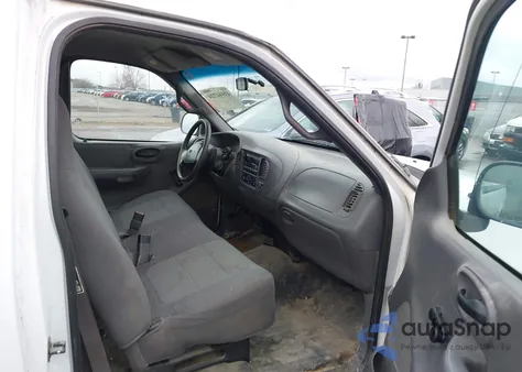 2002 Ford F-150 Xl/Xlt z USA, uszkodzony, nr VIN 1FTRF172X2NA28218